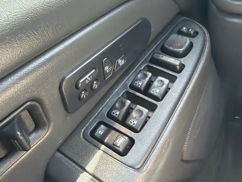 Used 2005 Chevrolet Silverado 3500 LT w/ Heavy-Duty Power Package AWD/4WD image 17