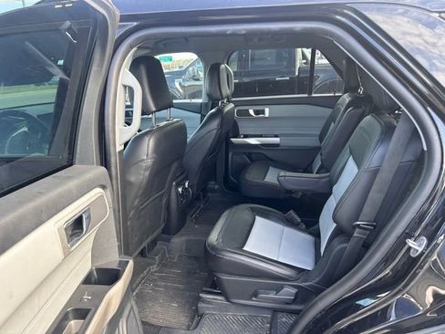 Used 2022 Ford Explorer XLT w/ Equipment Group 202A image 9