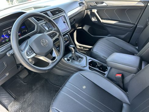 Used 2023 Volkswagen Tiguan SE FWD image 16