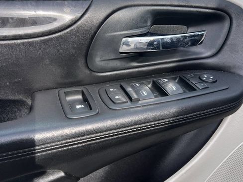 Used 2013 Dodge Grand Caravan SXT image 11