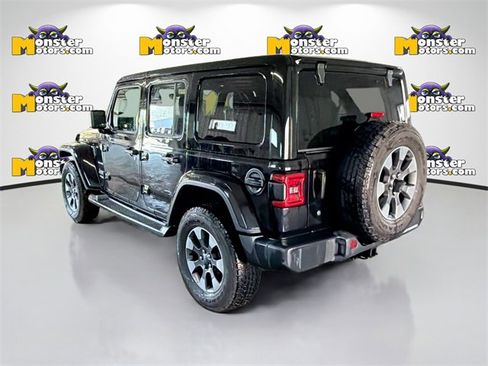 Used 2018 Jeep Wrangler Unlimited Sahara w/ Uconnect 4C Nav & Sound Group image 6