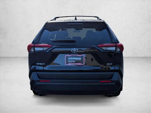 Used 2021 Toyota RAV4 XLE Premium image 6