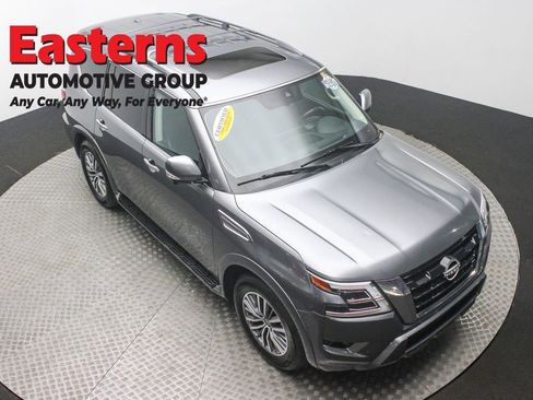 Used 2023 Nissan Armada SL w/ Captain's Chairs Package image 3