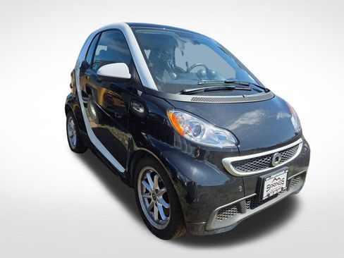 Used 2016 smart fortwo passion RWD image 3
