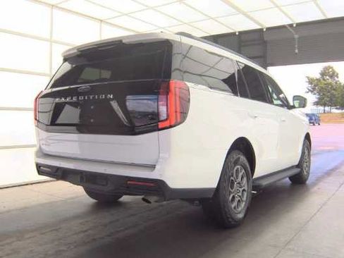 Used 2025 Ford Expedition Active RWD image 4