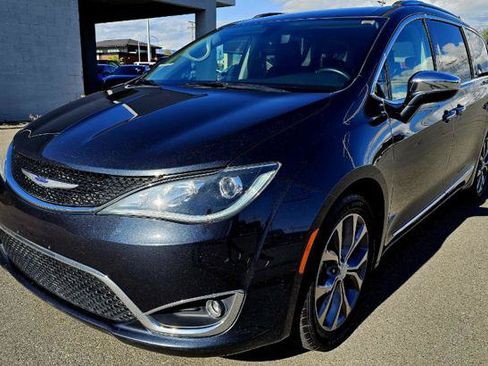 Used 2019 Chrysler Pacifica Limited FWD image 1