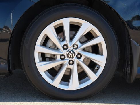 Used 2022 Toyota Camry LE image 29