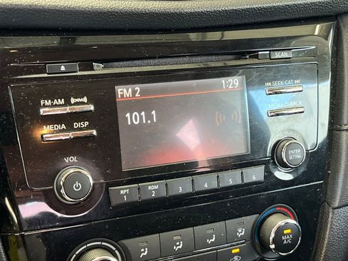 Used 2017 Nissan Rogue S FWD image 20