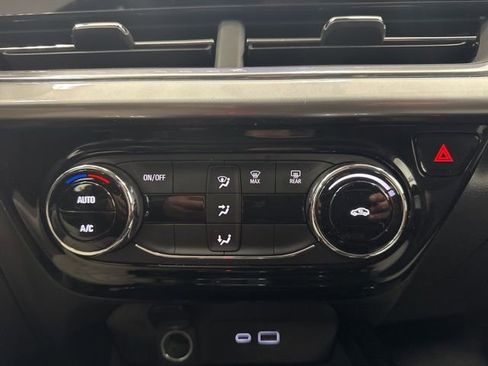 Used 2024 Chevrolet Trax LT FWD image 17