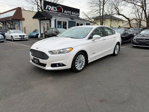Used 2016 Ford Fusion SE w/ Equipment Group 502A FWD image 2