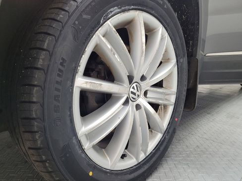 Used 2014 Volkswagen Tiguan SE image 31