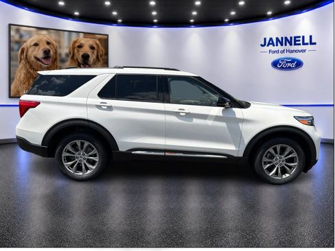 Used 2024 Ford Explorer XLT w/ Equipment Group 202A AWD/4WD image 4