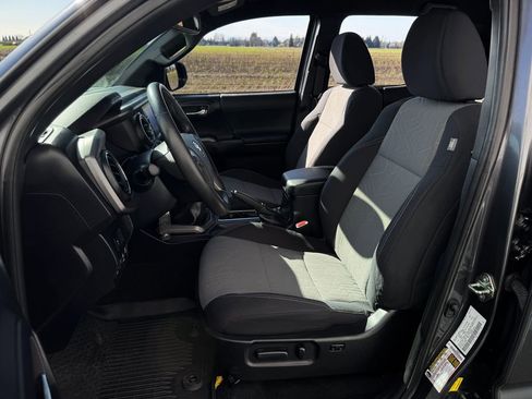 Used 2020 Toyota Tacoma TRD Off-Road w/ Technology Package AWD/4WD image 9