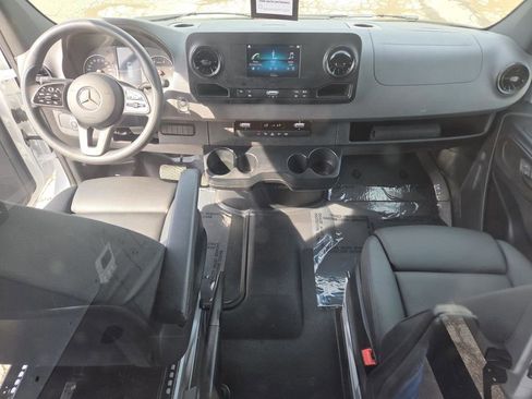 Used 2024 Mercedes-Benz Sprinter 2500 w/ Acoustic Package image 18