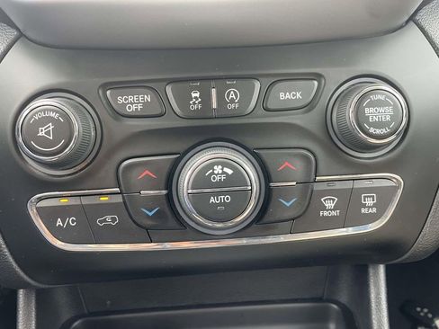 Used 2017 Jeep Cherokee Limited w/ Trailer Tow Group AWD/4WD image 26