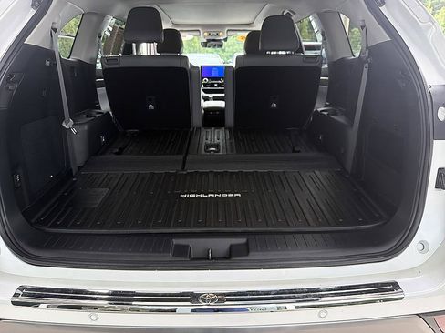 Certified 2026 Toyota Highlander Platinum AWD/4WD image 17