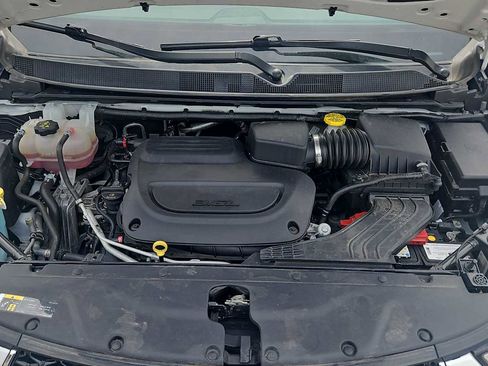 Used 2023 Chrysler Pacifica Touring-L FWD image 17