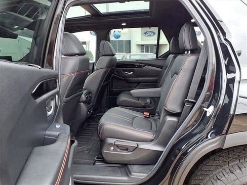 Used 2025 Honda Pilot TrailSport image 6