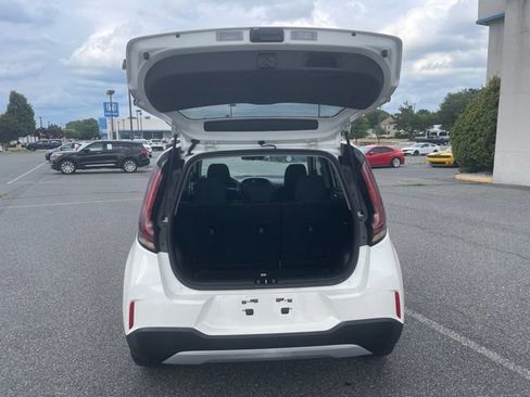 Used 2023 Kia Soul LX w/ Option Group 015 FWD image 9