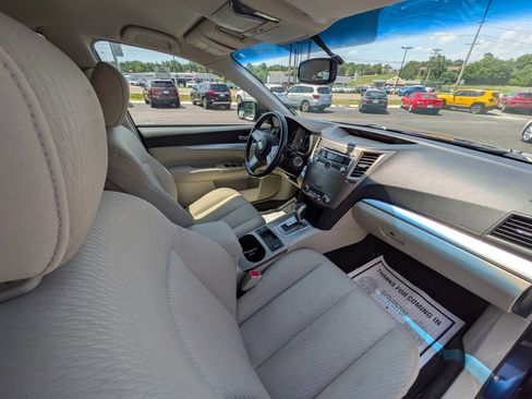 Used 2011 Subaru Outback 2.5i Premium w/ All-Weather Pkg AWD/4WD image 32