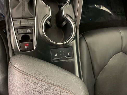 Used 2020 Toyota Camry XLE FWD image 26