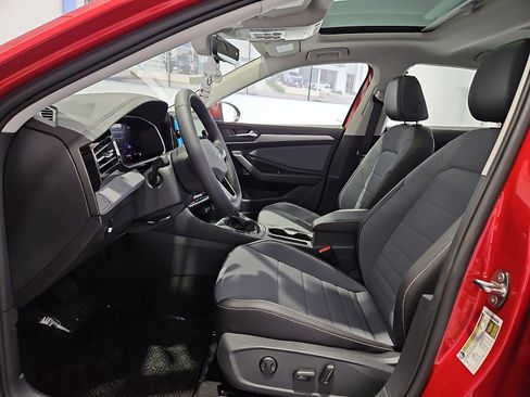 New 2026 Volkswagen Jetta SE image 9