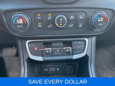 Used 2024 GMC Terrain SLE w/ Driver Convenience Package FWD image 11