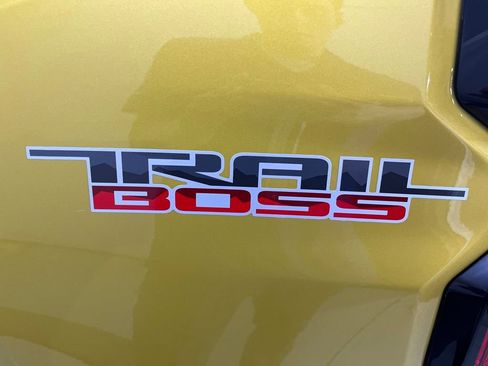 Used 2023 Chevrolet Colorado Trail Boss w/ Technology Package AWD/4WD image 44