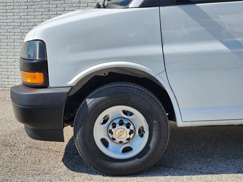 New 2025 Chevrolet Express 2500 w/ Driver Convenience Package image 5