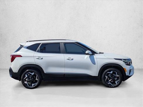 Used 2024 Kia Seltos EX FWD image 4