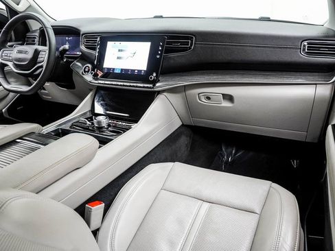 Used 2024 Jeep Wagoneer L Series II w/ Flexible Seating Group image 17