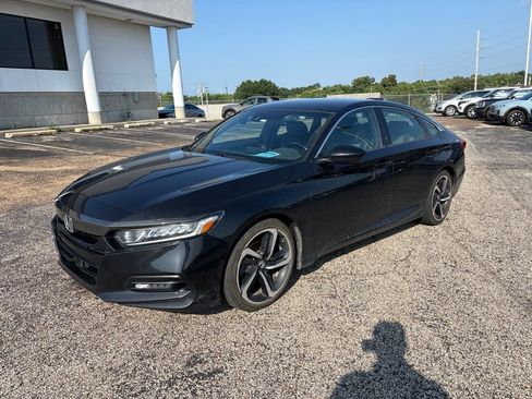 Used 2018 Honda Accord Sport image 3