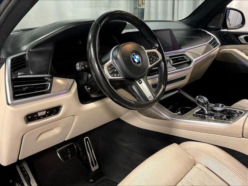 Used 2021 BMW X7 M50i image 2