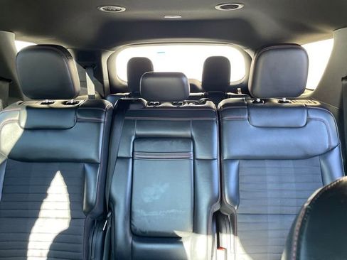 Used 2025 Ford Explorer ST-Line w/ ST-Line Street Pack image 39