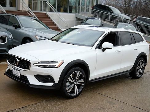 New 2026 Volvo V60 B5 Cross Country Plus w/ Climate Package image 6