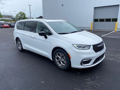 Certified 2024 Chrysler Pacifica Limited