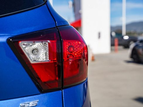 Used 2019 Ford Escape SE image 12