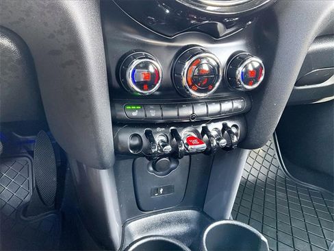 Used 2019 MINI Cooper 4-Door Hardtop w/ Signature Upholstery Package image 23
