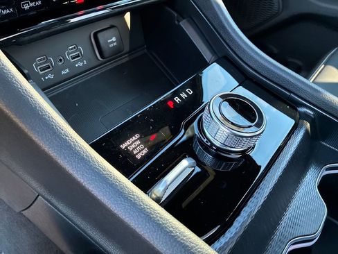 New 2025 Jeep Grand Cherokee Limited w/ Luxury Tech Group II image 25