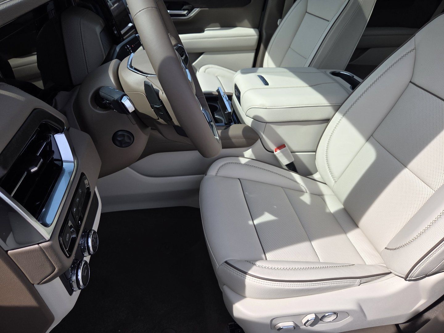 New 2026 GMC Yukon Denali w/ Sun & Power Step Package AWD/4WD image 28
