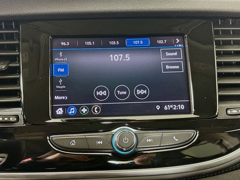 Used 2022 Buick Encore Preferred AWD/4WD image 19