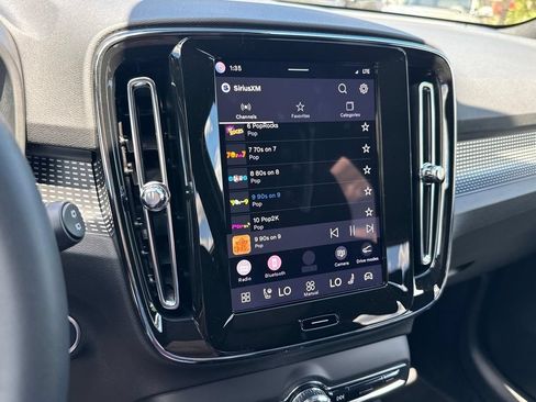 Certified 2025 Volvo XC40 B5 Ultra w/ Climate Package AWD/4WD image 19