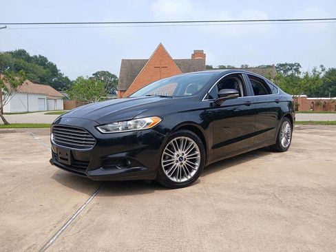 Used 2013 Ford Fusion SE FWD image 2