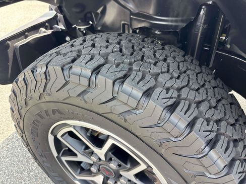 Certified 2025 Jeep Wrangler Unlimited Rubicon w/ Convenience Group AWD/4WD image 10