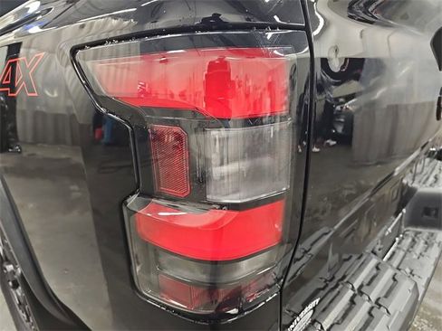 Used 2022 Nissan Frontier PRO-4X w/ Pro-4X Premium Package image 33