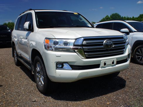 Used 2018 Toyota Land Cruiser AWD/4WD image 3