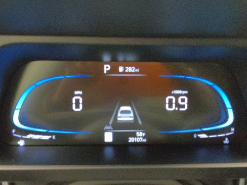 Used 2025 Hyundai Elantra Sport image 23