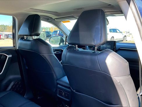 Used 2021 Toyota RAV4 XLE Premium image 20