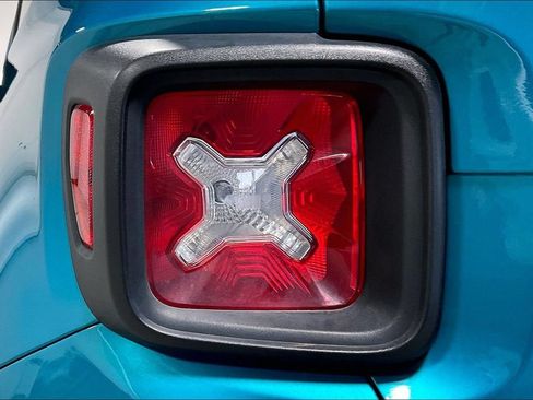Used 2021 Jeep Renegade Latitude w/ Convenience Group FWD image 37