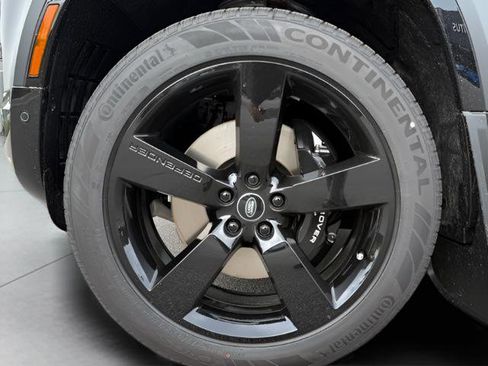 New 2025 Land Rover Defender 90 V8 image 9